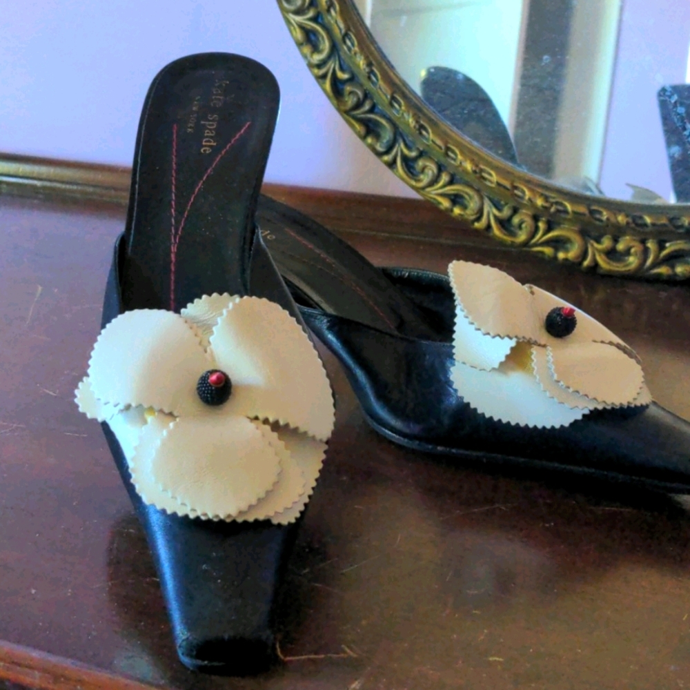 Shoes black leather and white muled